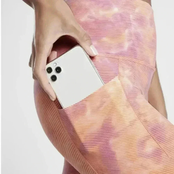 Athleta Salutation Stash Pocket II Capri Leggings Island Coral Small - Picture 2 of 9